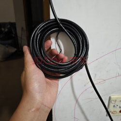 筆記本電腦與網線 高效網絡連接的橋梁